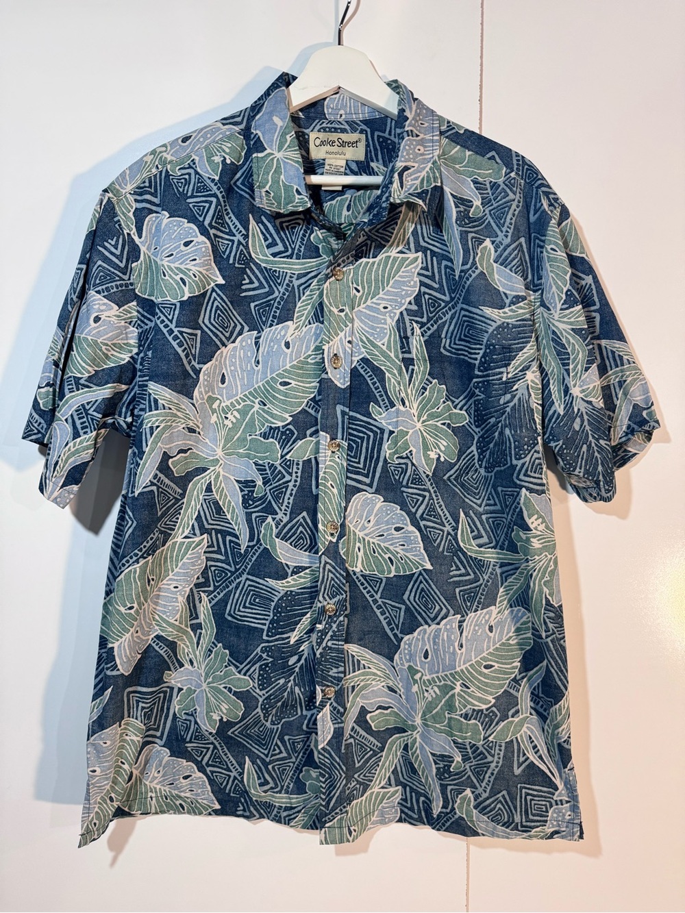 Cooke Street Honolulu Hawaiian Shirt | Men’s Large | Navy Blue Tropical